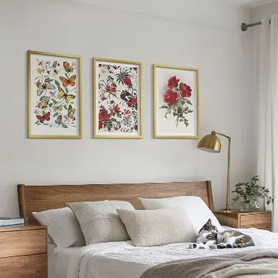 Set od 3 slike u okviru s motivom leptira, cvijeća i crvenih ruža