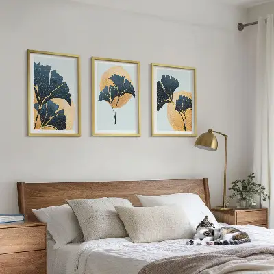 Triptih u okviru svijetla pozadina s motivom lista ginka
