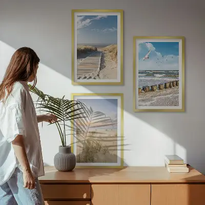 Triptih u okviru plaža s pijeskom, valovima, nebom i pticama