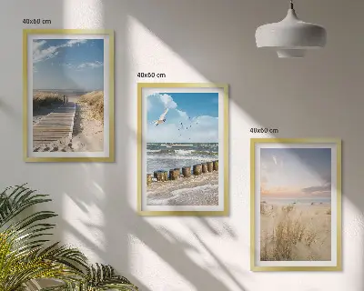 Triptih u okviru plaža s pijeskom, valovima, nebom i pticama