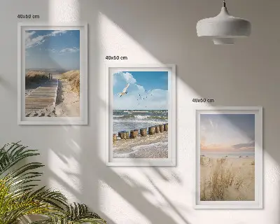 Triptih u okviru plaža s pijeskom, valovima, nebom i pticama