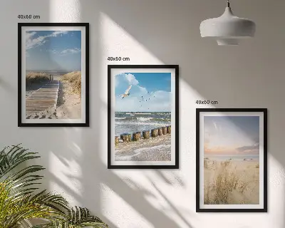 Triptih u okviru plaža s pijeskom, valovima, nebom i pticama