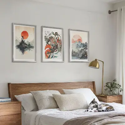 Zidna galerija slike u japandi stilu s motivima iz Azije