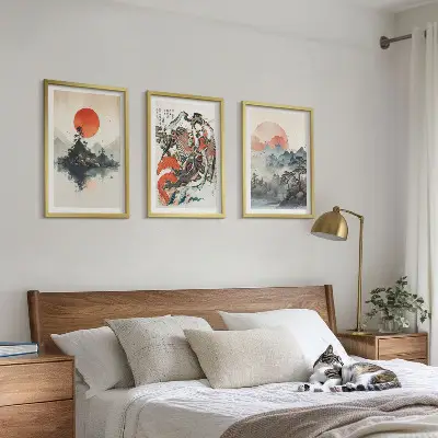 Zidna galerija slike u japandi stilu s motivima iz Azije