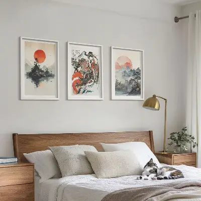 Zidna galerija slike u japandi stilu s motivima iz Azije