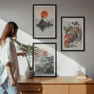 Zidna galerija slike u japandi stilu s motivima iz Azije