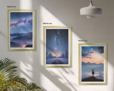 Zidna galerija noćno nebo s planinama, maglom i jelenom
