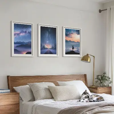 Zidna galerija noćno nebo s planinama, maglom i jelenom