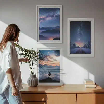 Zidna galerija noćno nebo s planinama, maglom i jelenom