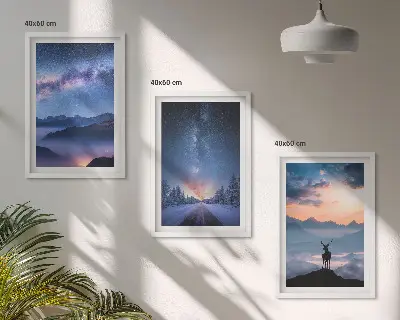 Zidna galerija noćno nebo s planinama, maglom i jelenom