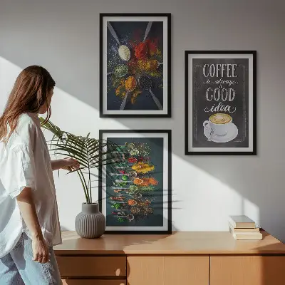 Zidna galerija sa motivima začina, kave, bilja i uzoraka