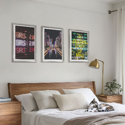 Set 3 slike u okviru Neonski znakovi rijeke noću