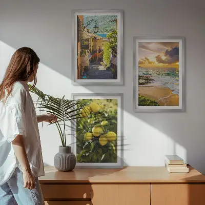 Zidna galerija ulice, more, plaža i stabla citrusa