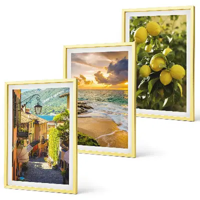Zidna galerija ulice, more, plaža i stabla citrusa