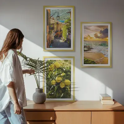 Zidna galerija ulice, more, plaža i stabla citrusa