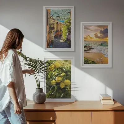 Zidna galerija ulice, more, plaža i stabla citrusa