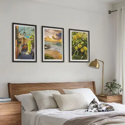 Zidna galerija ulice, more, plaža i stabla citrusa