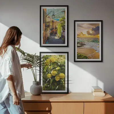 Zidna galerija ulice, more, plaža i stabla citrusa