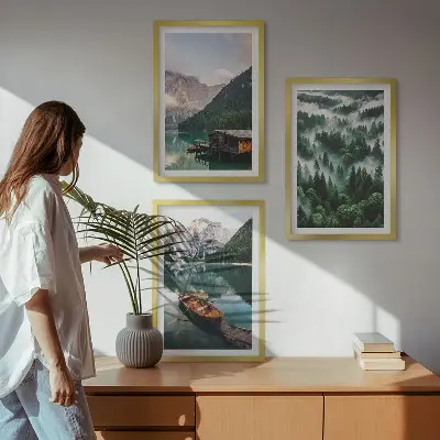 Triptih u okviru planinsko jezero s brodom, šumom i maglom