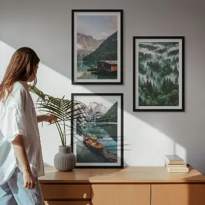 Triptih u okviru planinsko jezero s brodom, šumom i maglom