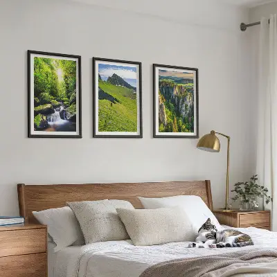 Set od 3 slike u okviru zelene planine i šumska vodopadna scena