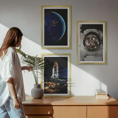 Set od 3 slike u okviru raketa, astronaut, svemir i Zemlja