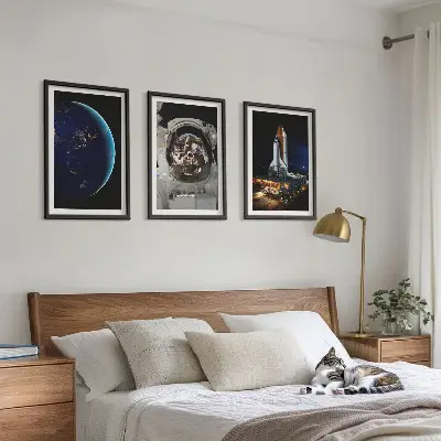 Set od 3 slike u okviru raketa, astronaut, svemir i Zemlja