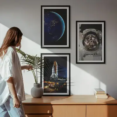 Set od 3 slike u okviru raketa, astronaut, svemir i Zemlja