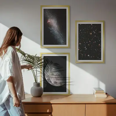 Triptih u okviru s motivom svemirskih galaksija sa zvijezdama i mjesecom