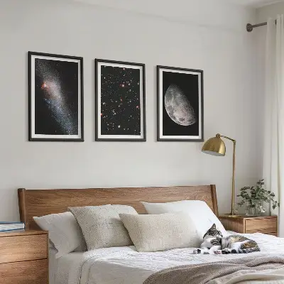 Triptih u okviru s motivom svemirskih galaksija sa zvijezdama i mjesecom