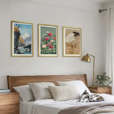Set od 3 slike u okviru planinski krajolik s rijekom cvijećem i ždralovima