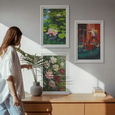 Zidna galerija ljiljani u vrtu sa šarenim cvijećem