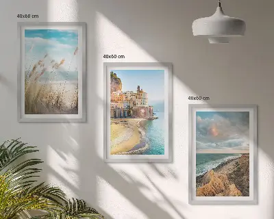 Set od 3 slike u okviru motivi krajolika plaže, litice i grada