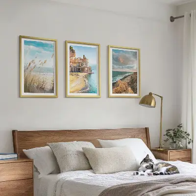 Set od 3 slike u okviru motivi krajolika plaže, litice i grada