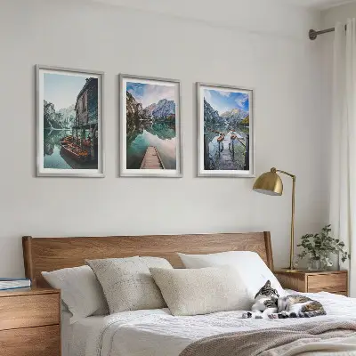 Zidna galerija drveni brodovi u planinskom jezerskom krajoliku