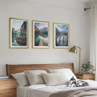 Zidna galerija drveni brodovi u planinskom jezerskom krajoliku
