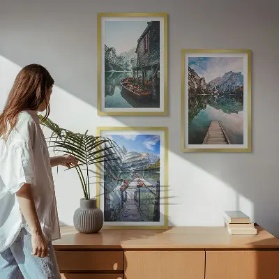 Zidna galerija drveni brodovi u planinskom jezerskom krajoliku