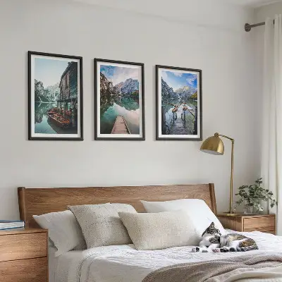 Zidna galerija drveni brodovi u planinskom jezerskom krajoliku