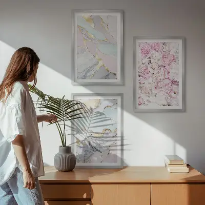 Zidna galerija ružičasti mramorni cvjetovi u pastelnim tonovima