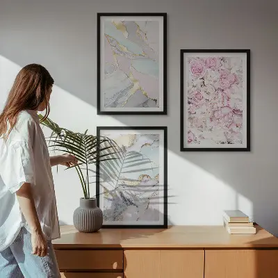 Zidna galerija ružičasti mramorni cvjetovi u pastelnim tonovima