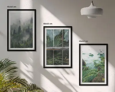Zidna galerija staklenik na obali rijeke u magli okružen šumom