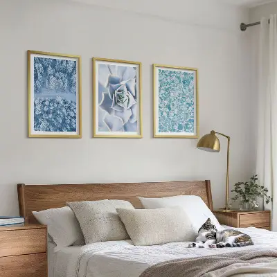 Triptih u okviru zimska šuma s motivom plavog cvijeta i vode