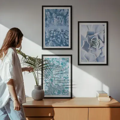 Triptih u okviru zimska šuma s motivom plavog cvijeta i vode