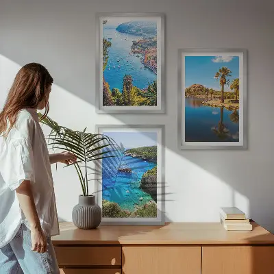 Zidna galerija palme uz more i plava voda