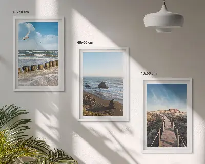 Set od 3 slike u okviru plaža s valovima, nebom i šetnicom na molu