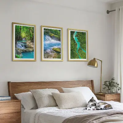 Set od 3 slike u okviru zelene šume i kristalne vode