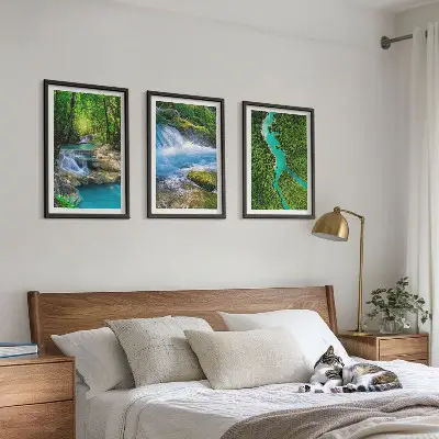 Set od 3 slike u okviru zelene šume i kristalne vode