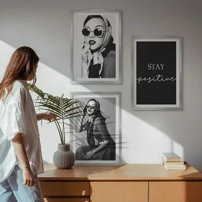 Zidna galerija elegantni portreti žena s naočalama