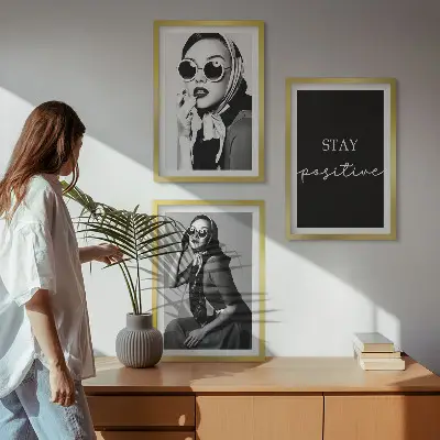 Zidna galerija elegantni portreti žena s naočalama