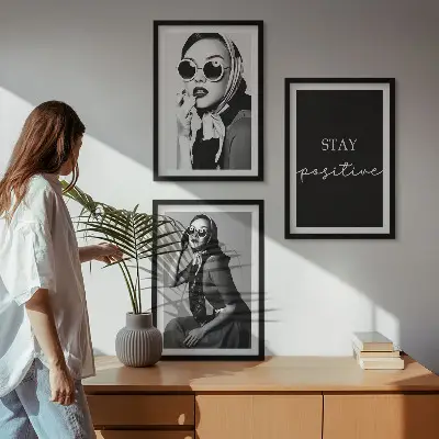 Zidna galerija elegantni portreti žena s naočalama